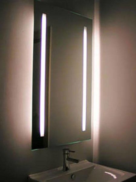 Καθρέφτης Μπάνιου με φωτιζόμενες κάθετες λωρίδες LED